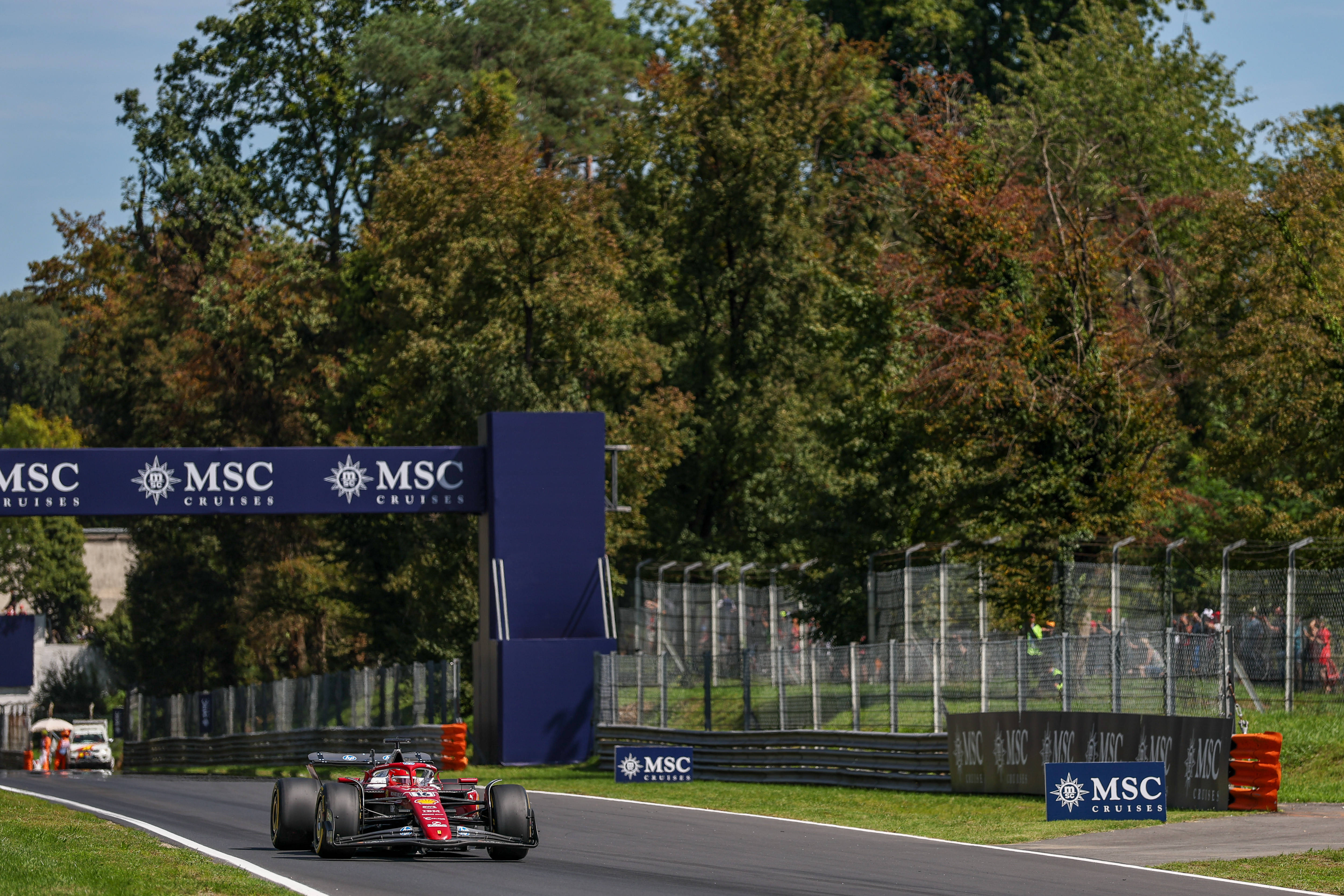 红牛车队碾压迈凯伦,塞恩斯惊艳四座 红牛车队碾压迈凯伦,塞恩斯惊艳四座