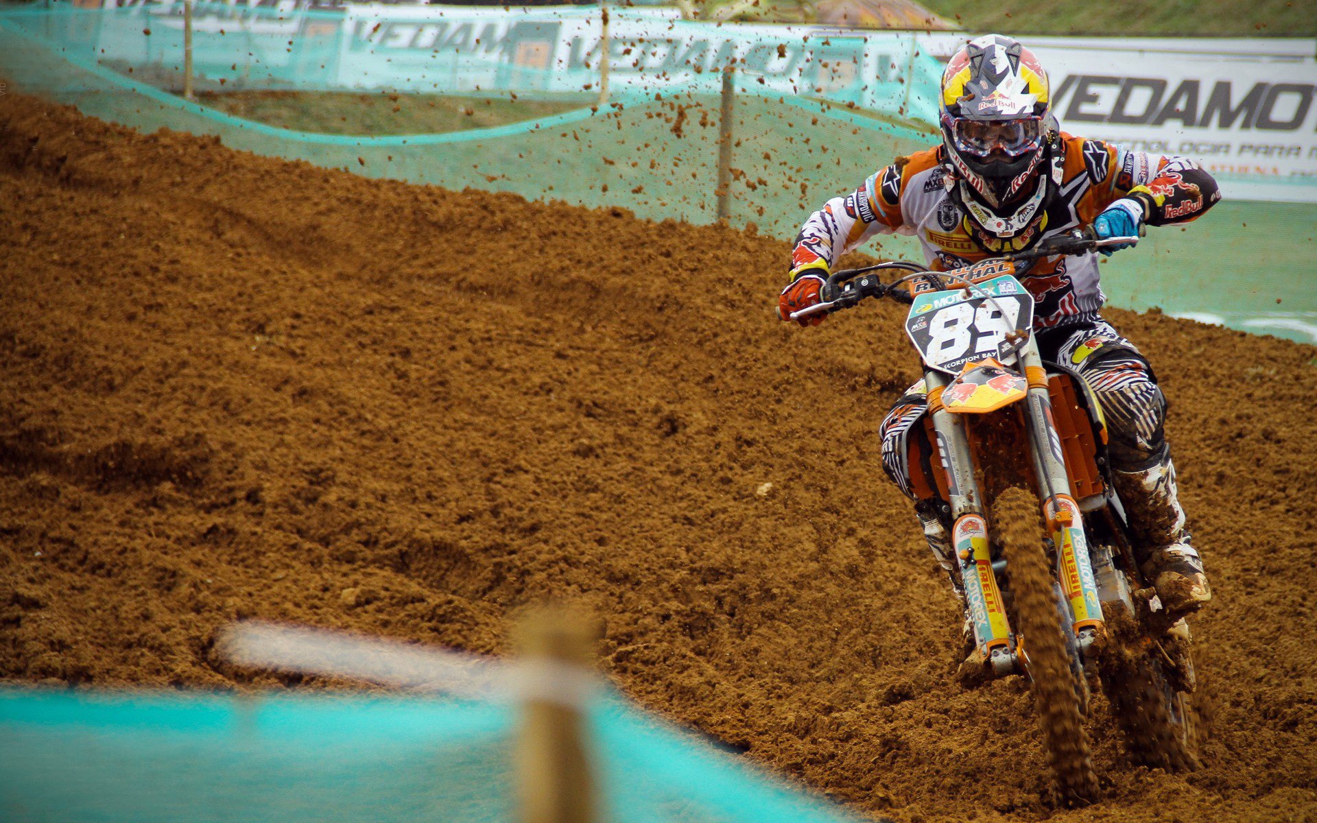 当塞维利亚的收割遇上穆勒的接管,足球世界的两种统治力