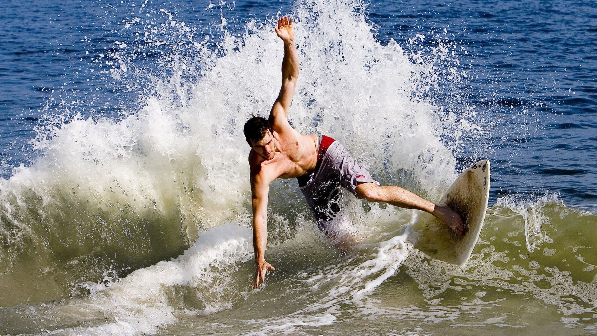 黄蜂正面击溃公牛，利拉德成为关键先生，一场定义赛季的胜利